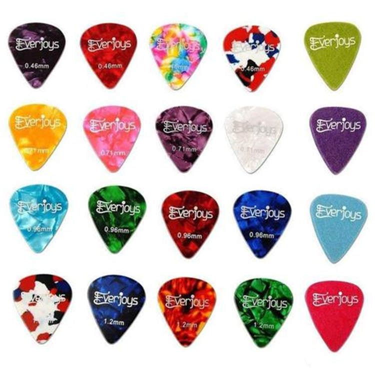 Guitar Picks - 20Pack Целлулоидные и фетровые медиаторы для бас-гитары Гавайская гитара Включает в себя тонкие, средние, тяжелые и сверхтяжелые датчики с кожанным держателем для кирок и жестяной короб